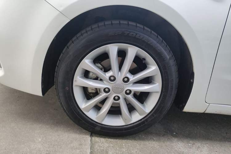 Used Kia K3 2017 1.6L Automatic 15th Anniversary Special Edition GLS Left Front Wheel Hub