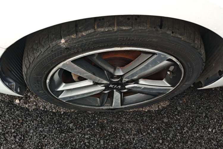 Used Kia K3 2017 1.6L Automatic 15th Anniversary Special Edition GLS Left Front Wheel Hub