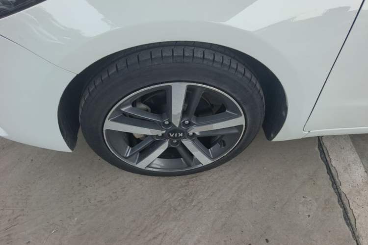 Used Kia K3 2017 1.6L Automatic 15th Anniversary Special Edition GLS Left Front Wheel Hub