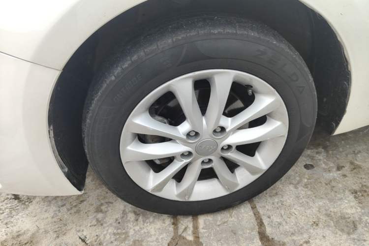 Used Kia K3 2017 1.6L Automatic 15th Anniversary Special Edition GLS Left Front Wheel Hub