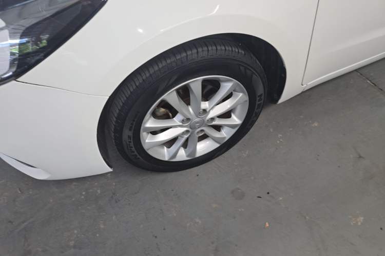 Used Kia K3 2017 1.6L Automatic 15th Anniversary Special Edition GLS Left Front Wheel Hub