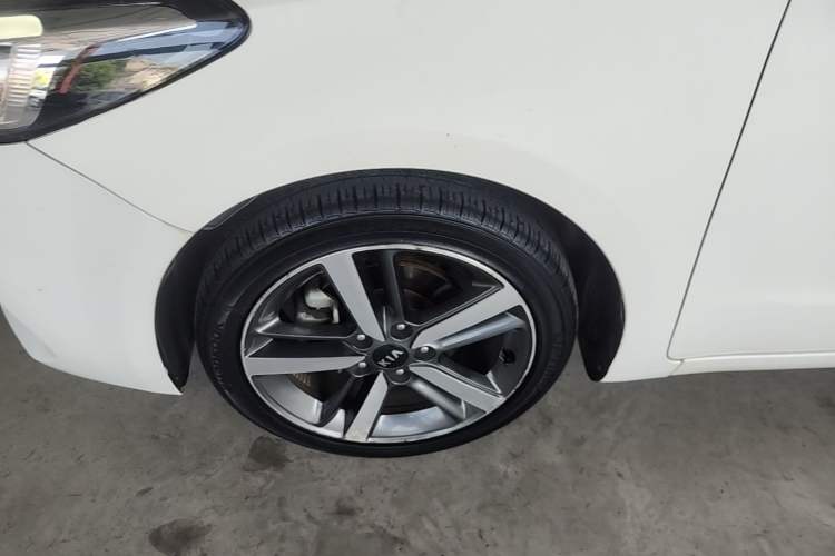 Used Kia K3 2017 1.6L Automatic 15th Anniversary Special Edition GLS Left Front Wheel Hub