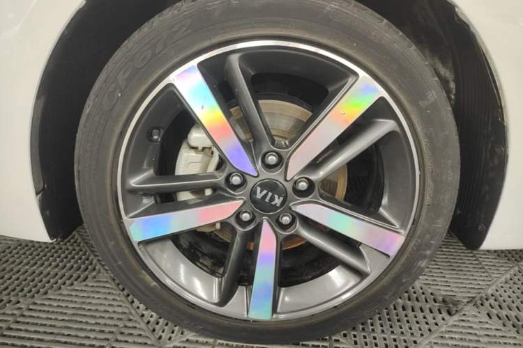 Used Kia K3 2017 1.6L Automatic 15th Anniversary Special Edition GLS Left Front Wheel Hub