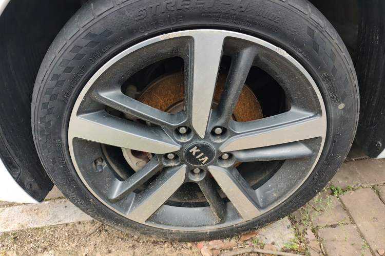 Used Kia K3 2017 1.6L Automatic 15th Anniversary Special Edition GLS Left Front Wheel Hub