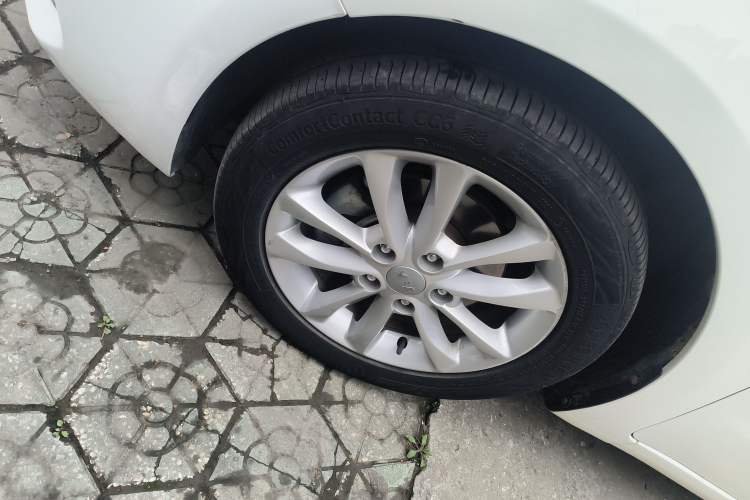 Used Kia K3 2017 1.6L Automatic 15th Anniversary Special Edition GLS Left Front Wheel Hub