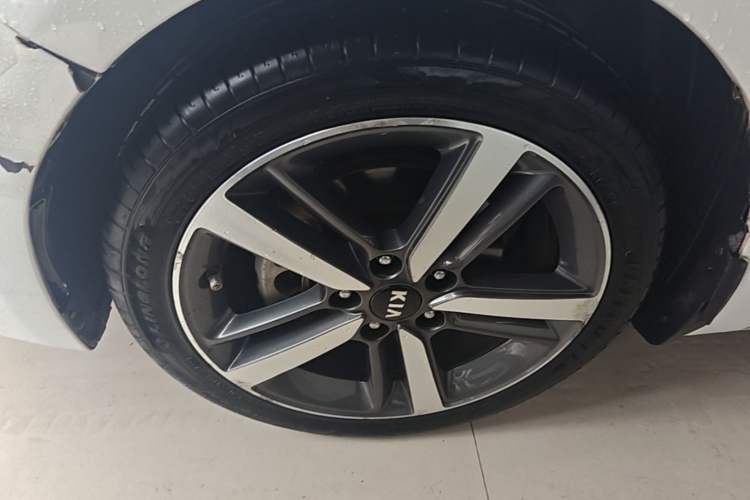 Used Kia K3 2017 1.6L Automatic 15th Anniversary Special Edition GLS Left Front Wheel Hub