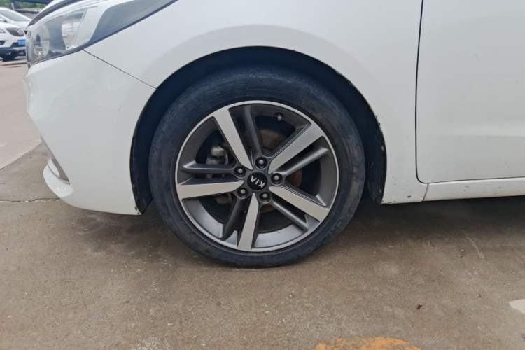 Used Kia K3 2017 1.6L Automatic 15th Anniversary Special Edition GLS Left Front Wheel Hub