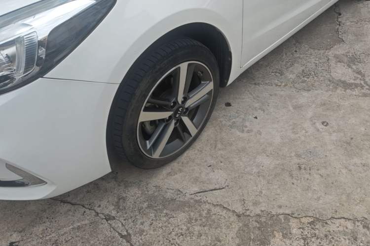 Used Kia K3 2017 1.6L Automatic 15th Anniversary Special Edition GLS Left Front Wheel Hub