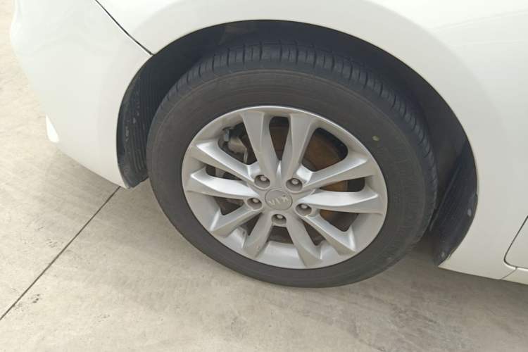 Used Kia K3 2017 1.6L Automatic 15th Anniversary Special Edition GLS Left Front Wheel Hub