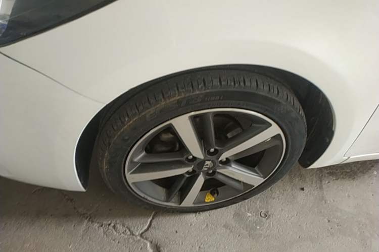 Used Kia K3 2017 1.6L Automatic 15th Anniversary Special Edition GLS Left Front Wheel Hub