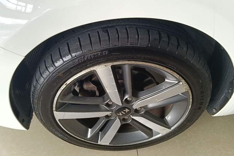 Used Kia K3 2017 1.6L Automatic 15th Anniversary Special Edition GLS Left Front Wheel Hub