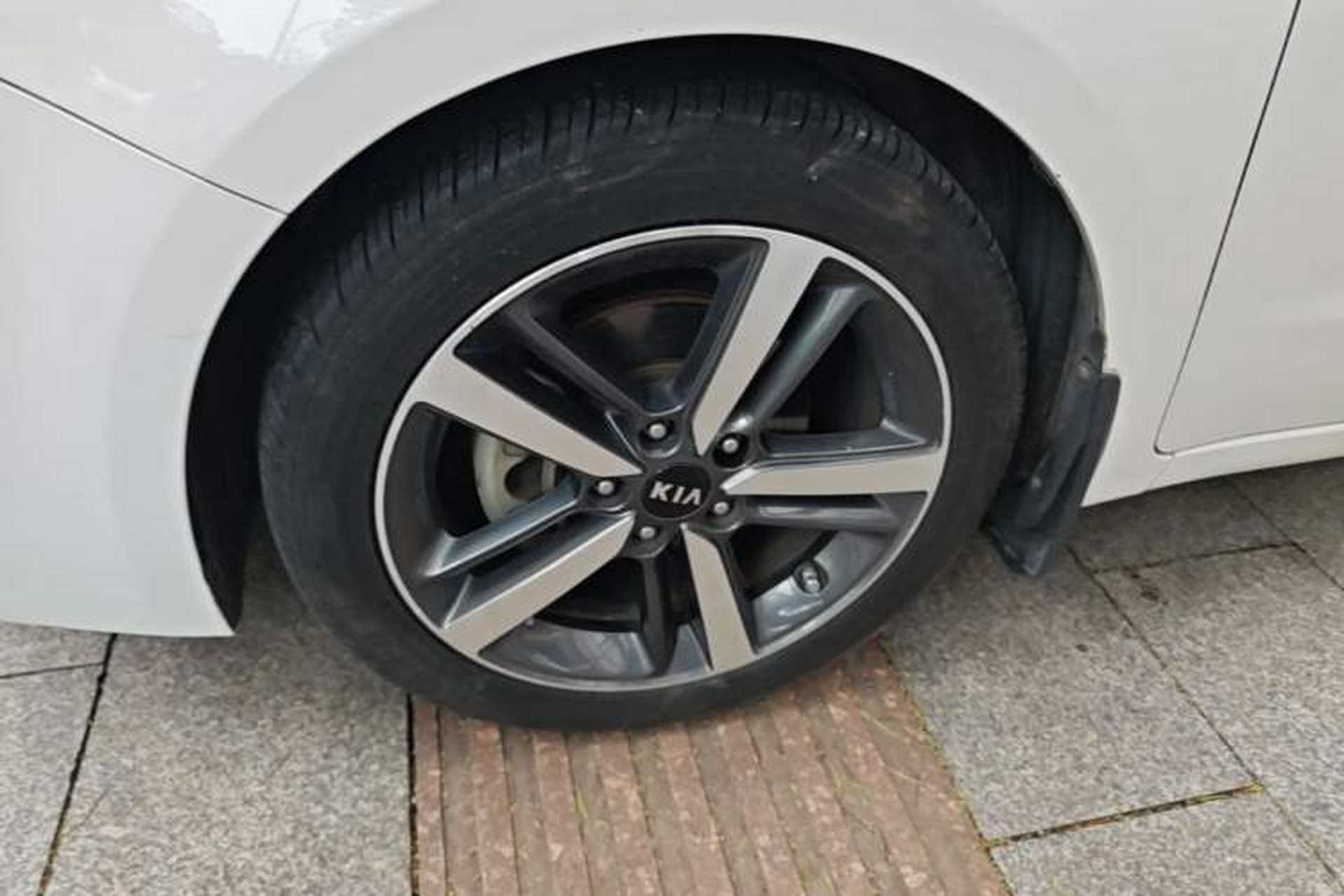 Used Kia K3 2017 1.6L Automatic 15th Anniversary Special Edition GLS Left Front Wheel Hub