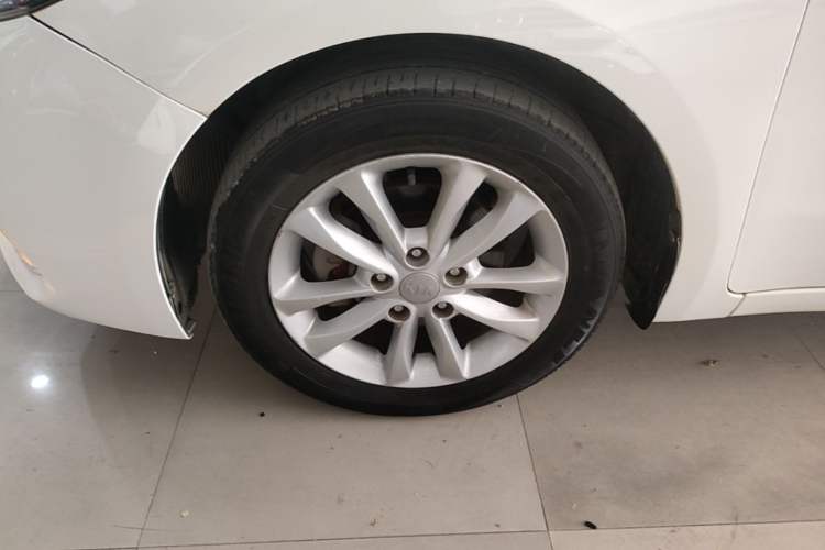Used Kia K3 2017 1.6L Automatic 15th Anniversary Special Edition GLS Left Front Wheel Hub