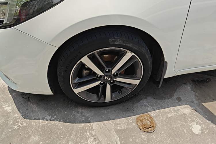 Used Kia K3 2017 1.6L Automatic 15th Anniversary Special Edition GLS Left Front Wheel Hub