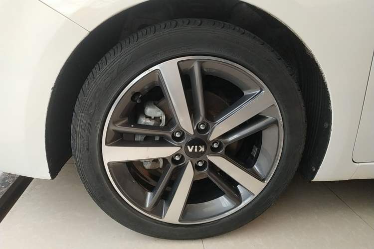 Used Kia K3 2017 1.6L Automatic 15th Anniversary Special Edition GLS Left Front Wheel Hub