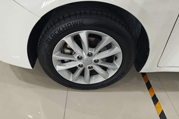 Used Kia K3 2017 1.6L Automatic 15th Anniversary Special Edition GLS Left Front Wheel Hub