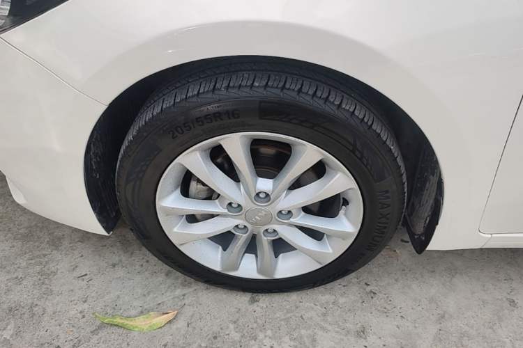 Used Kia K3 2017 1.6L Automatic 15th Anniversary Special Edition GLS Left Front Wheel Hub