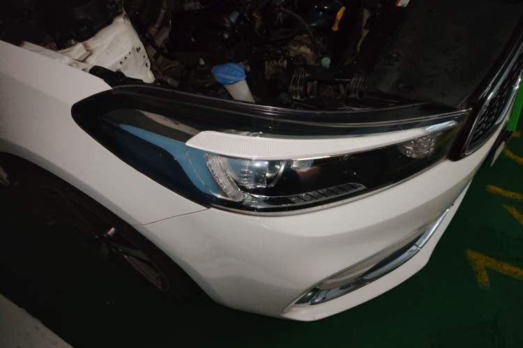 Used Kia K3 2017 1.6L Automatic 15th Anniversary Special Edition GLS Right Front Headlight