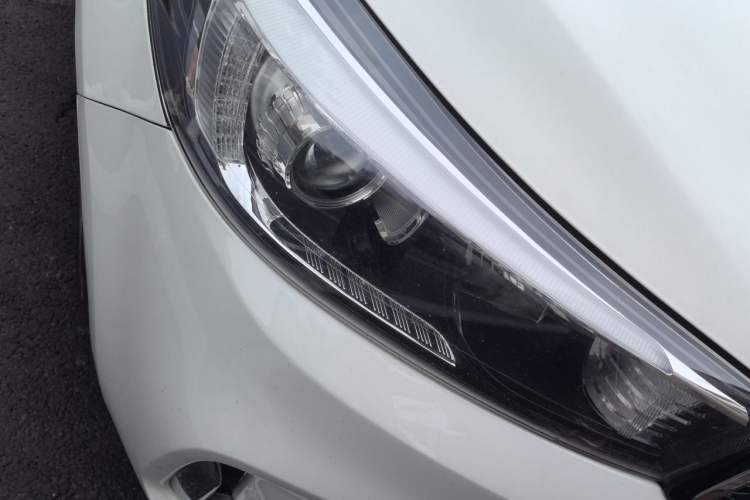 Used Kia K3 2017 1.6L Automatic 15th Anniversary Special Edition GLS Right Front Headlight