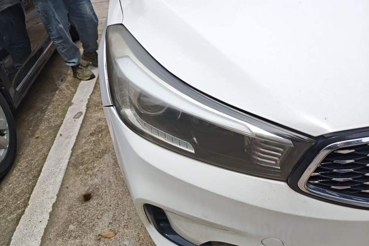 Used Kia K3 2017 1.6L Automatic 15th Anniversary Special Edition GLS Right Front Headlight