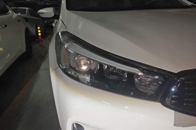 Used Kia K3 2017 1.6L Automatic 15th Anniversary Special Edition GLS Right Front Headlight