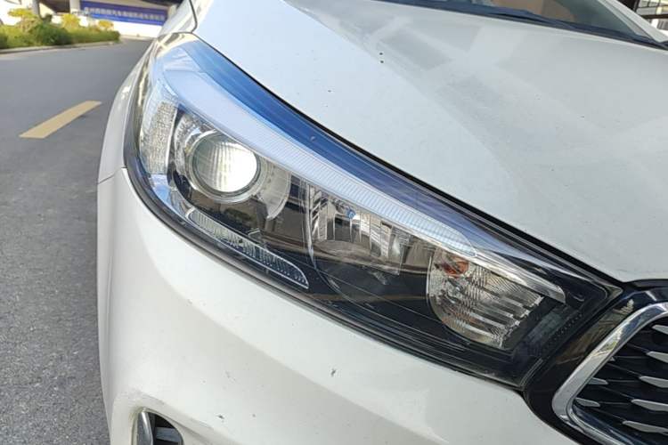 Used Kia K3 2017 1.6L Automatic 15th Anniversary Special Edition GLS Right Front Headlight