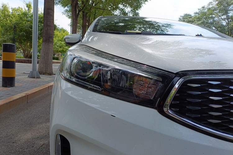 Used Kia K3 2017 1.6L Automatic 15th Anniversary Special Edition GLS Right Front Headlight
