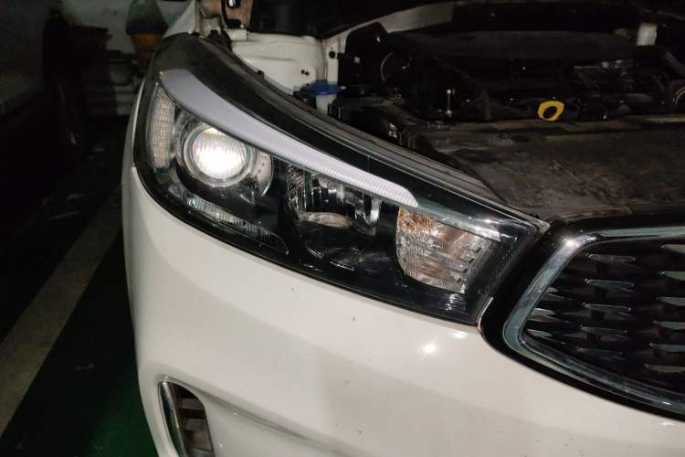 Used Kia K3 2017 1.6L Automatic 15th Anniversary Special Edition GLS Right Front Headlight