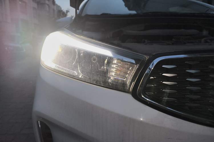 Used Kia K3 2017 1.6L Automatic 15th Anniversary Special Edition GLS Right Front Headlight