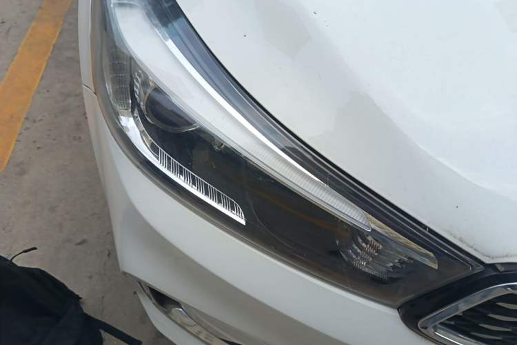 Used Kia K3 2017 1.6L Automatic 15th Anniversary Special Edition GLS Right Front Headlight