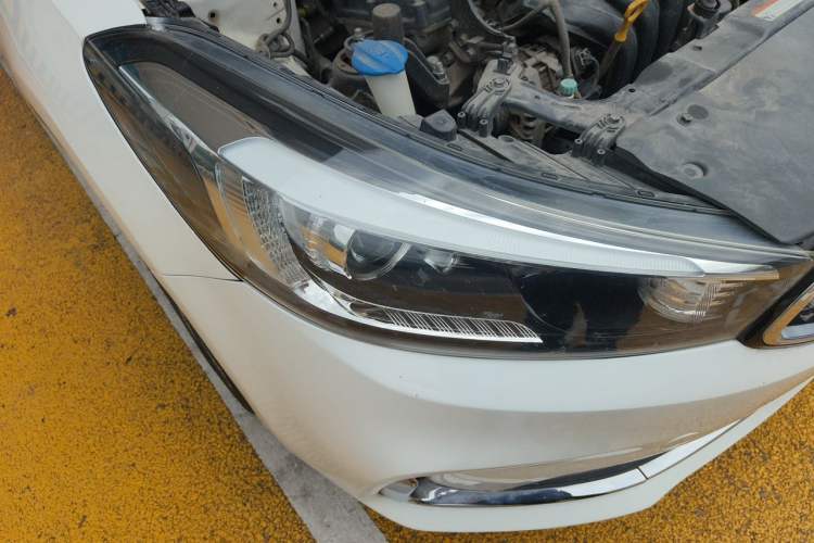 Used Kia K3 2017 1.6L Automatic 15th Anniversary Special Edition GLS Right Front Headlight