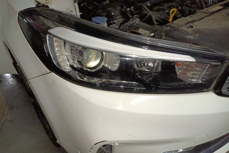 Used Kia K3 2017 1.6L Automatic 15th Anniversary Special Edition GLS Right Front Headlight