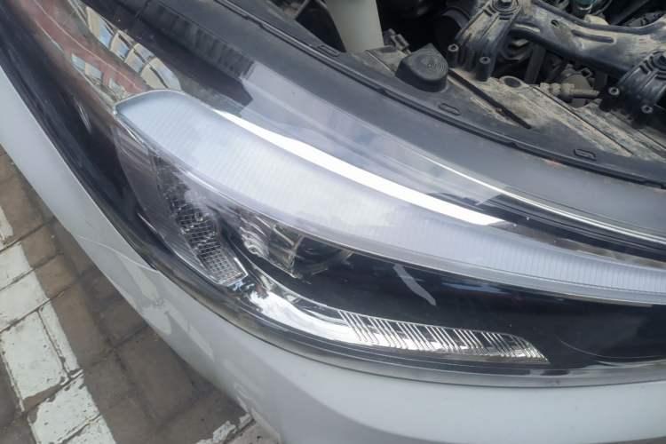 Used Kia K3 2017 1.6L Automatic 15th Anniversary Special Edition GLS Right Front Headlight
