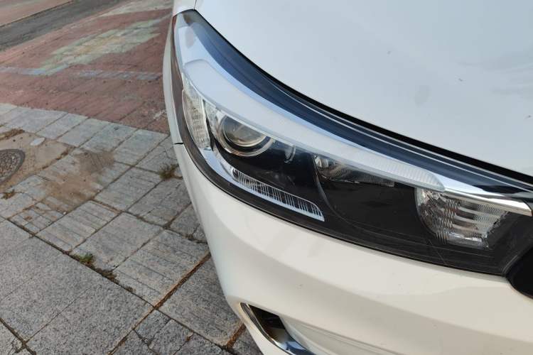 Used Kia K3 2017 1.6L Automatic 15th Anniversary Special Edition GLS Right Front Headlight