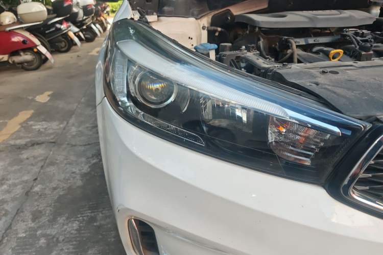 Used Kia K3 2017 1.6L Automatic 15th Anniversary Special Edition GLS Right Front Headlight