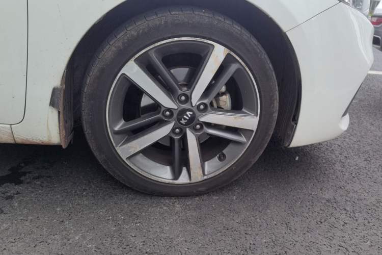 Used Kia K3 2017 1.6L Automatic 15th Anniversary Special Edition GLS Right Front Wheel Hub
