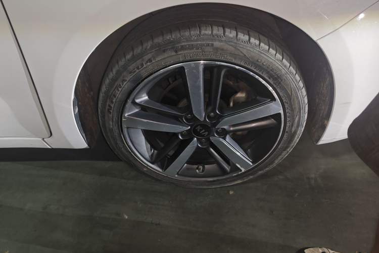 Used Kia K3 2017 1.6L Automatic 15th Anniversary Special Edition GLS Right Front Wheel Hub
