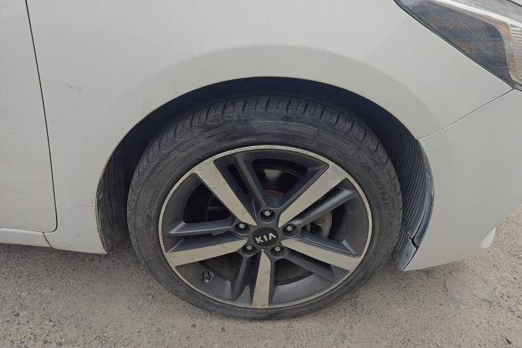 Used Kia K3 2017 1.6L Automatic 15th Anniversary Special Edition GLS Right Front Wheel Hub