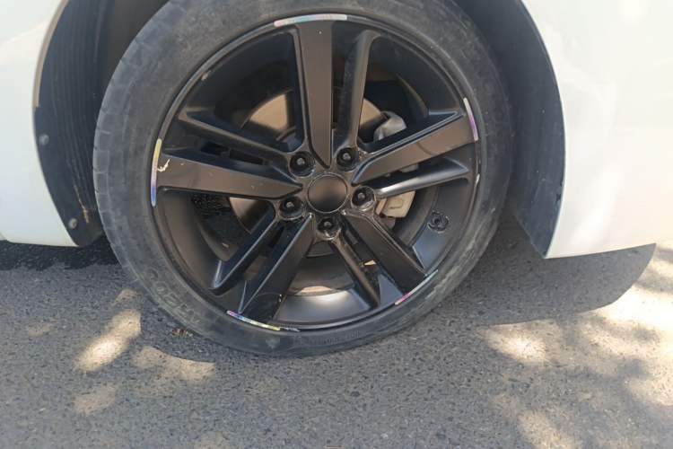 Used Kia K3 2017 1.6L Automatic 15th Anniversary Special Edition GLS Right Front Wheel Hub