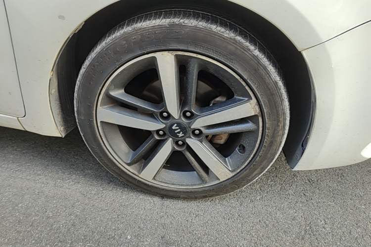 Used Kia K3 2017 1.6L Automatic 15th Anniversary Special Edition GLS Right Front Wheel Hub