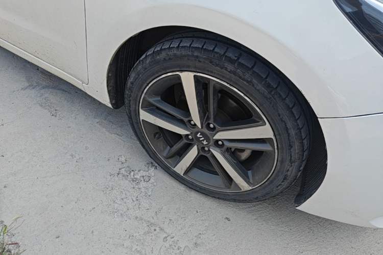 Used Kia K3 2017 1.6L Automatic 15th Anniversary Special Edition GLS Right Front Wheel Hub