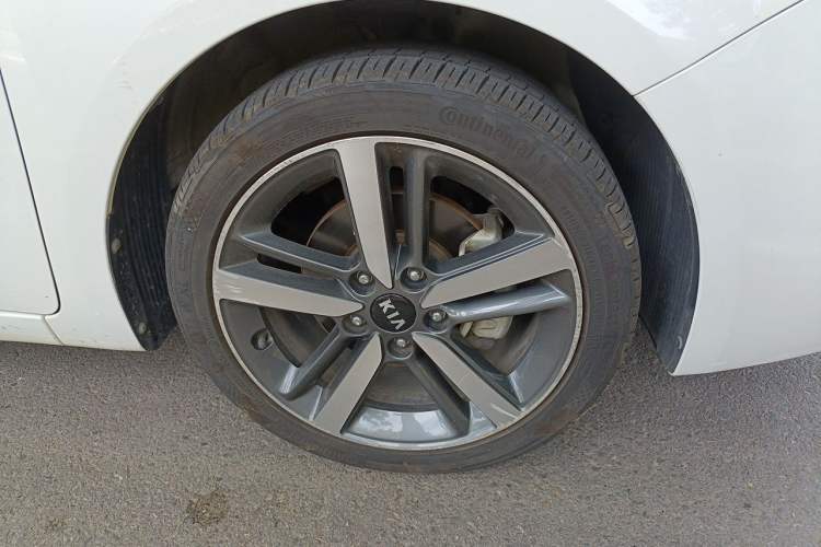 Used Kia K3 2017 1.6L Automatic 15th Anniversary Special Edition GLS Right Front Wheel Hub