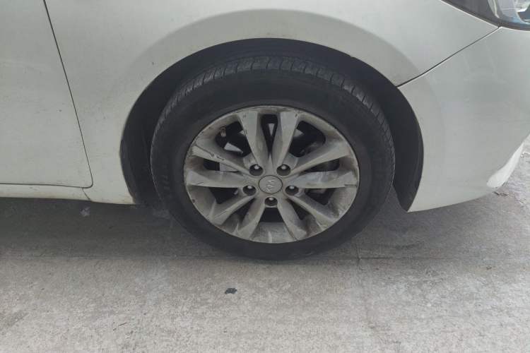 Used Kia K3 2017 1.6L Automatic 15th Anniversary Special Edition GLS Right Front Wheel Hub