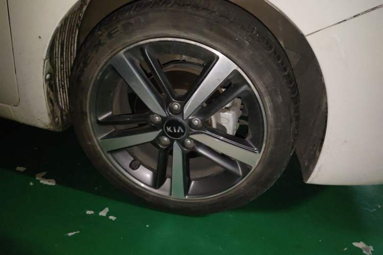 Used Kia K3 2017 1.6L Automatic 15th Anniversary Special Edition GLS Right Front Wheel Hub