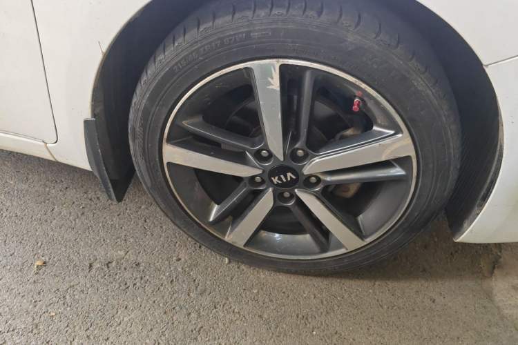 Used Kia K3 2017 1.6L Automatic 15th Anniversary Special Edition GLS Right Front Wheel Hub