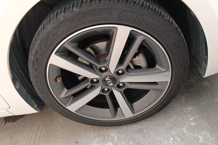 Used Kia K3 2017 1.6L Automatic 15th Anniversary Special Edition GLS Right Front Wheel Hub