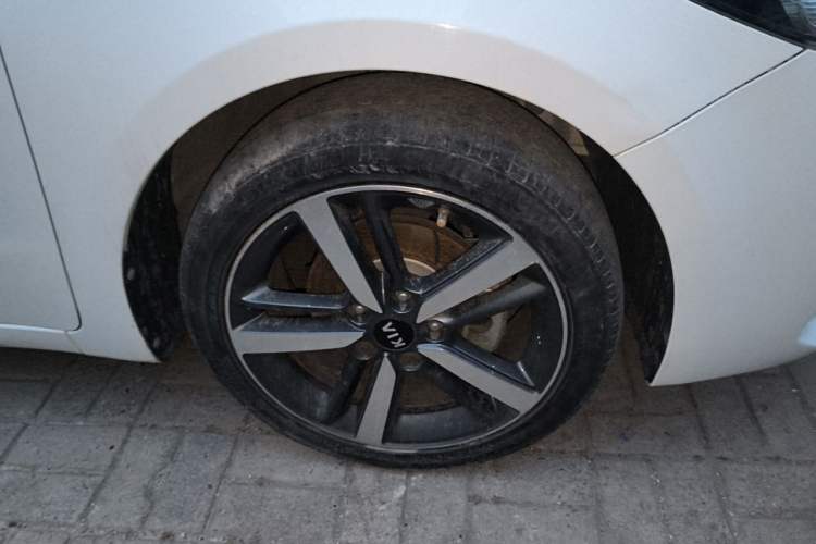 Used Kia K3 2017 1.6L Automatic 15th Anniversary Special Edition GLS Right Front Wheel Hub