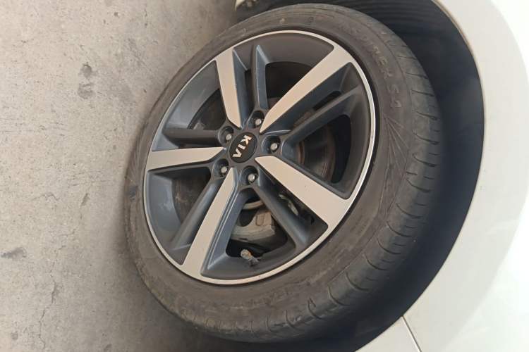 Used Kia K3 2017 1.6L Automatic 15th Anniversary Special Edition GLS Right Front Wheel Hub