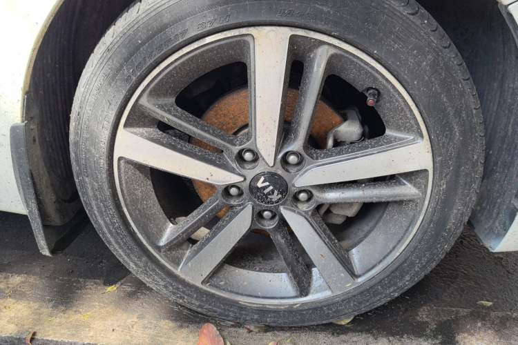 Used Kia K3 2017 1.6L Automatic 15th Anniversary Special Edition GLS Right Front Wheel Hub