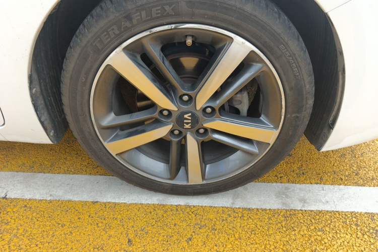 Used Kia K3 2017 1.6L Automatic 15th Anniversary Special Edition GLS Right Front Wheel Hub